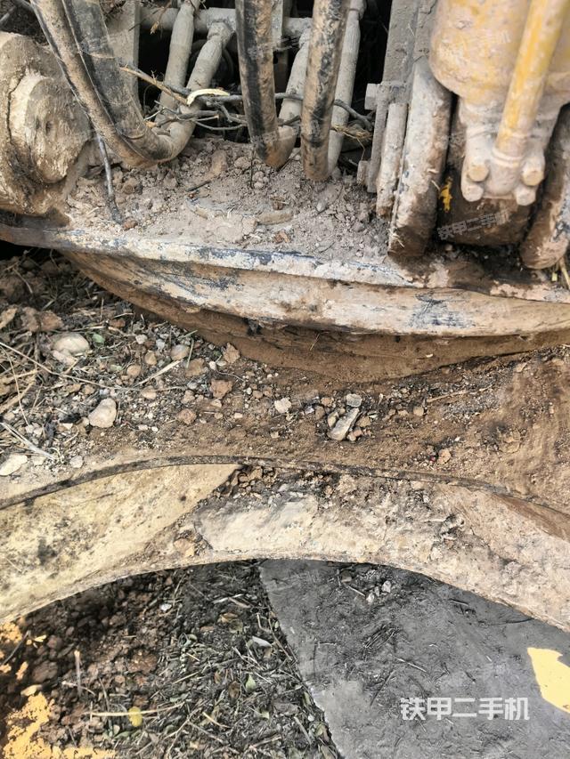 轉(zhuǎn)盤和下車架正前（工作和回轉(zhuǎn)裝置）