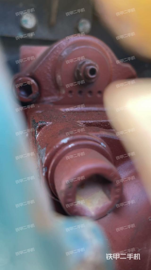 液壓泵艙室正面整體（整機(jī)外觀）