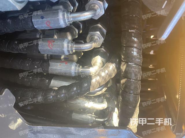 回轉(zhuǎn)馬達和主控閥（整機外觀）