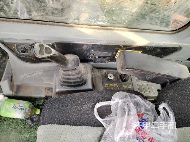 座椅右側(cè)控制臺(tái)/鑰匙門/油門/含右手柄（駕駛室部分）