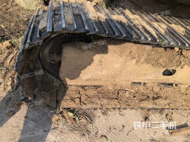 左驅(qū)動輪（行走機構(gòu)）