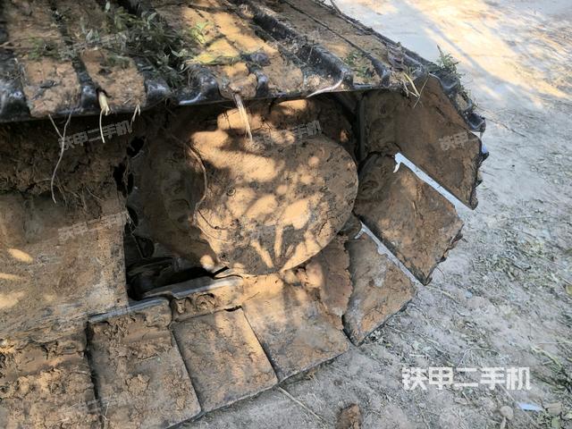 右驅(qū)動輪（行走機構(gòu)）