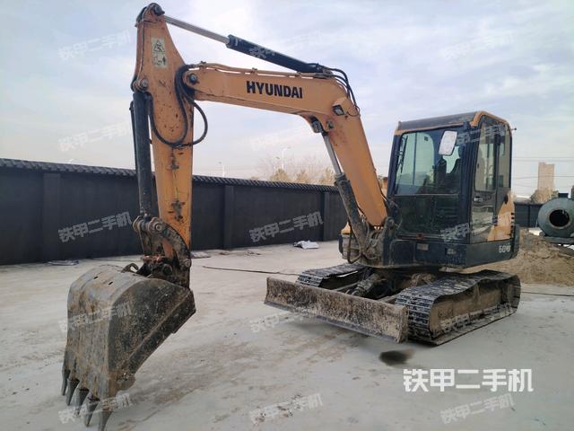 現(xiàn)代R 60VS挖掘機
