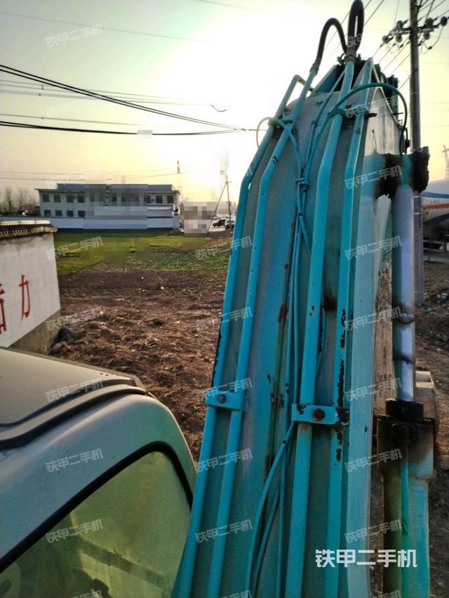 大臂背部俯視(工作和回轉(zhuǎn)裝置) 大臂背部俯視(工作和回轉(zhuǎn)裝置)