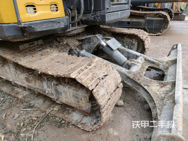 右側(cè)履帶整體?(行走機(jī)構(gòu)) 右側(cè)履帶整體?(行走機(jī)構(gòu))