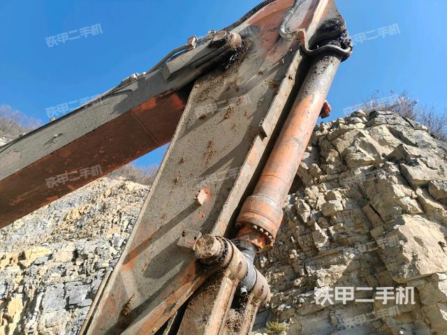 小臂整體左后(工作和回轉(zhuǎn)裝置) 小臂整體左后(工作和回轉(zhuǎn)裝置)