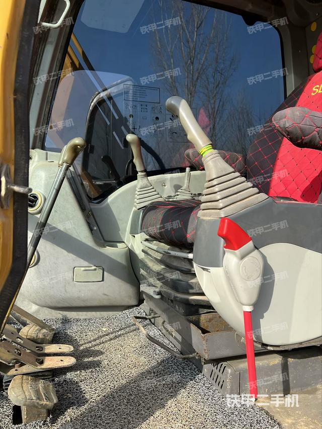 駕駛室頂部（整機(jī)外觀）