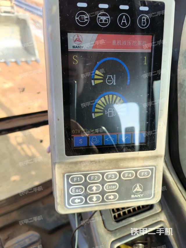 座椅右側(cè)控制臺(tái)/鑰匙門/油門/含右手柄（駕駛室部分）