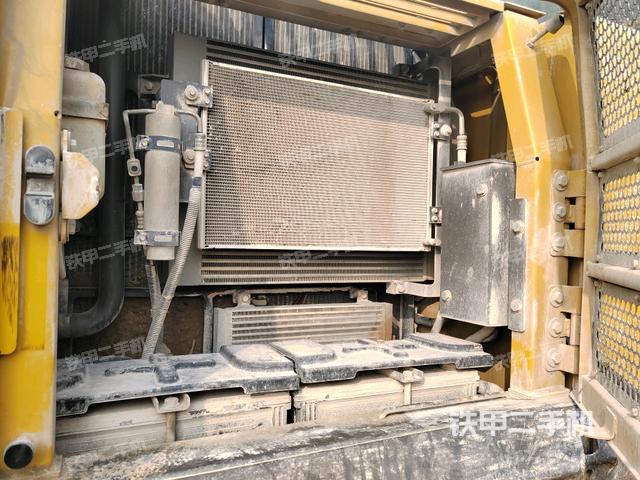 散熱器正面(大件艙室) 散熱器正面(大件艙室)