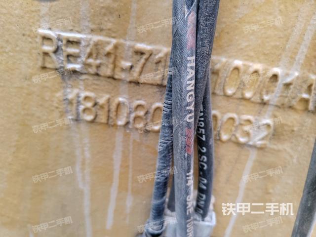 大臂背部俯視(工作和回轉(zhuǎn)裝置) 大臂背部俯視(工作和回轉(zhuǎn)裝置)