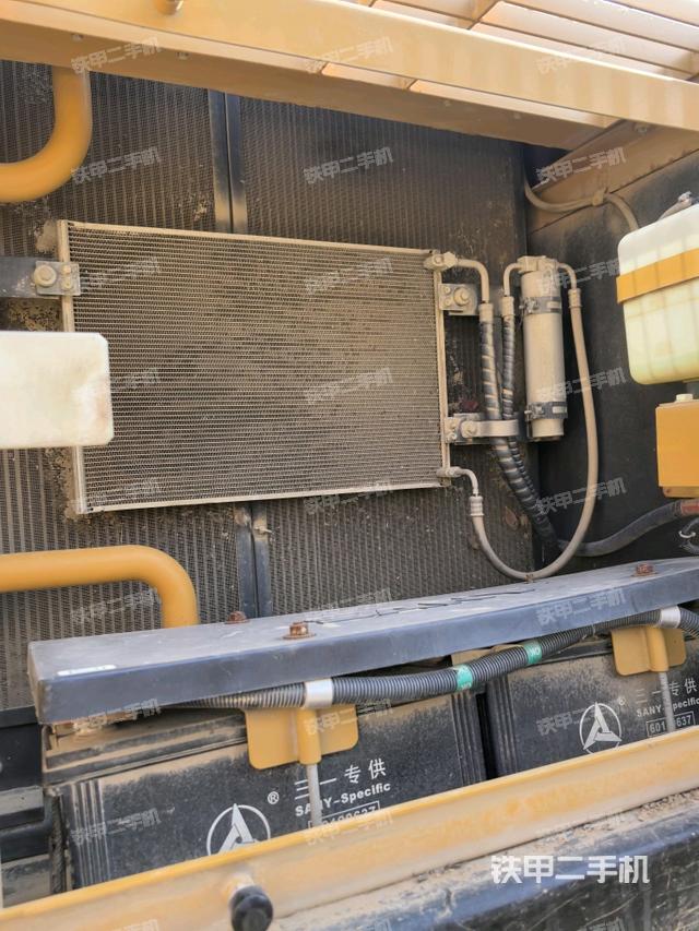 散熱器正面(大件艙室) 散熱器正面(大件艙室)