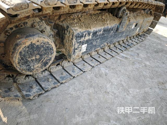 單側(cè)履帶整體(整機(jī)外觀) 單側(cè)履帶整體(整機(jī)外觀)