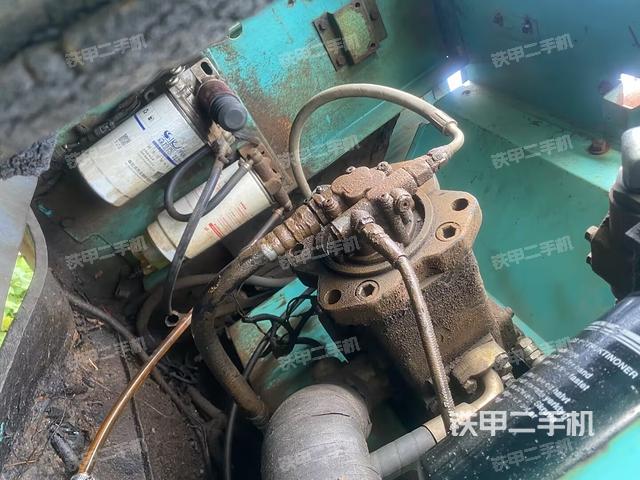 液壓泵艙室正面整體(整機(jī)外觀) 液壓泵艙室正面整體(整機(jī)外觀)