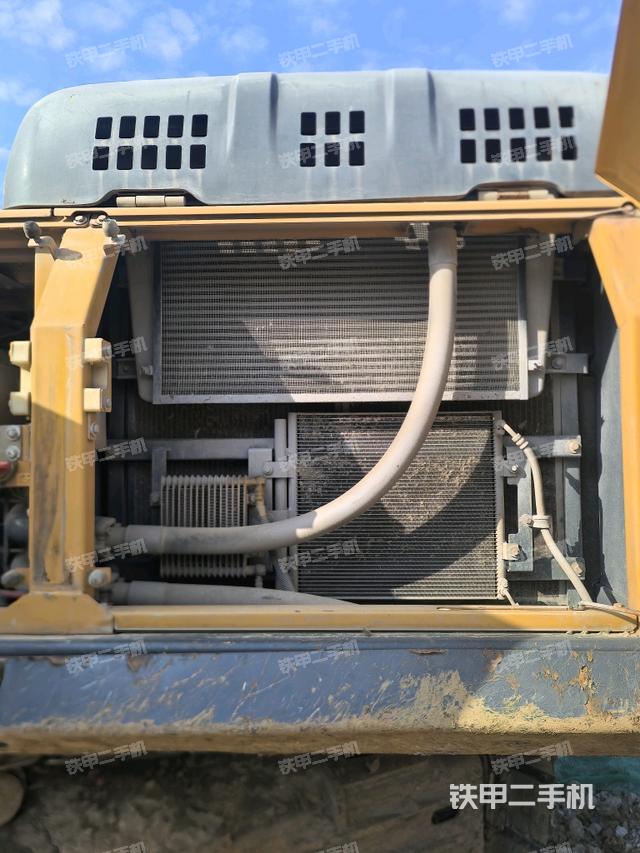 散熱器正面(大件艙室) 散熱器正面(大件艙室)