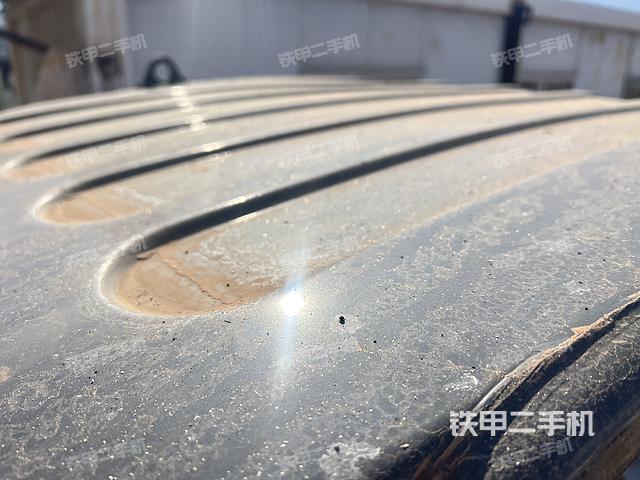 駕駛室頂部（整機外觀）