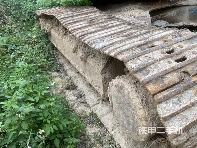單側(cè)履帶整體(整機(jī)外觀) 單側(cè)履帶整體(整機(jī)外觀)