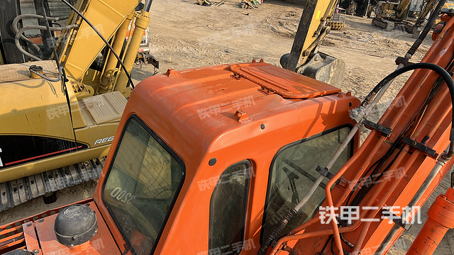 驾驶室顶部（整机外观）