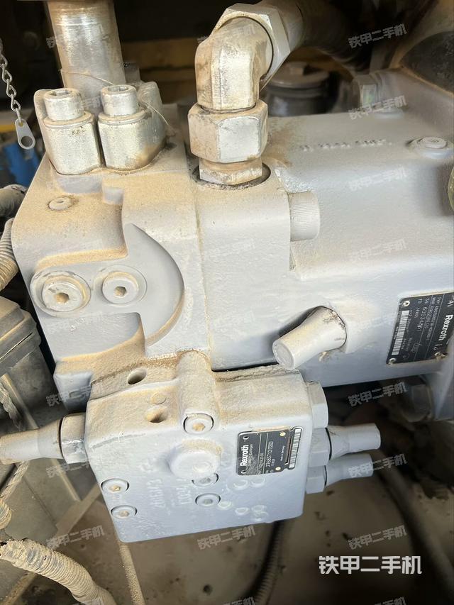 液壓泵艙室正面整體（整機(jī)外觀）