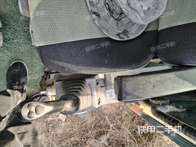 座椅左側(cè)控制臺(tái)/音響/含左手柄（駕駛室部分）