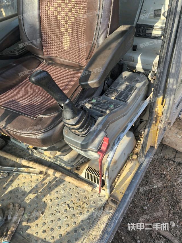 座椅左側(cè)控制臺/音響/含左手柄（駕駛室部分）