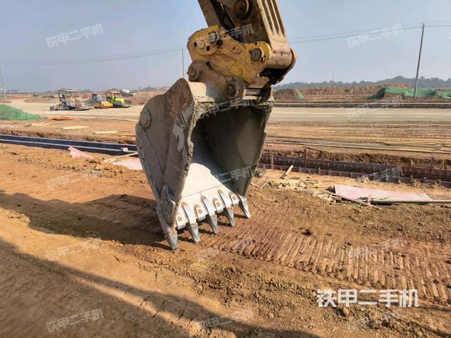 小臂整體右前（工作和回轉(zhuǎn)裝置）