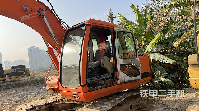 驾驶室整体（整机外观）