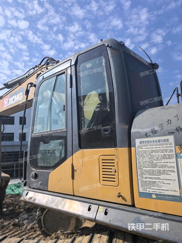 駕駛室左后45度(駕駛室部分) 駕駛室左后45度(駕駛室部分)