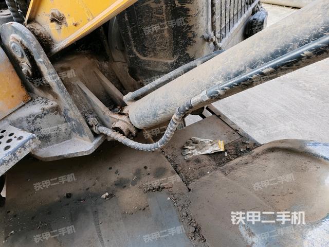 轉(zhuǎn)盤和下車架正前(工作和回轉(zhuǎn)裝置) 轉(zhuǎn)盤和下車架正前(工作和回轉(zhuǎn)裝置)