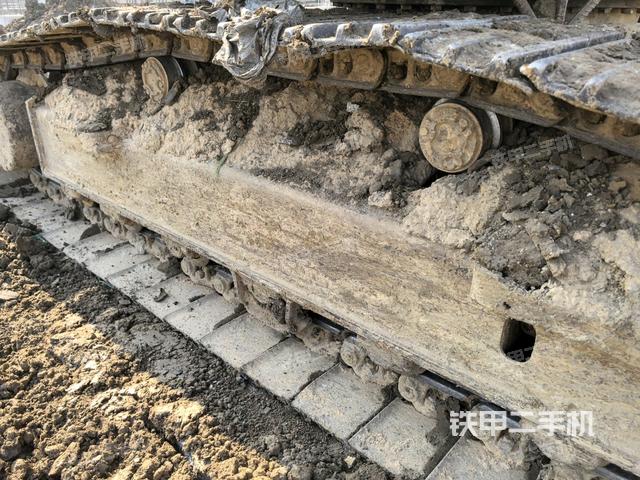 右側(cè)履帶整體(行走機(jī)構(gòu)) 右側(cè)履帶整體(行走機(jī)構(gòu))