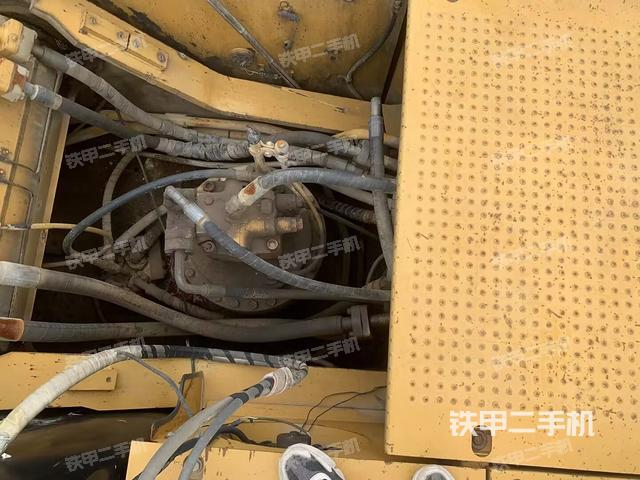 回转马达和主控阀（整机外观）