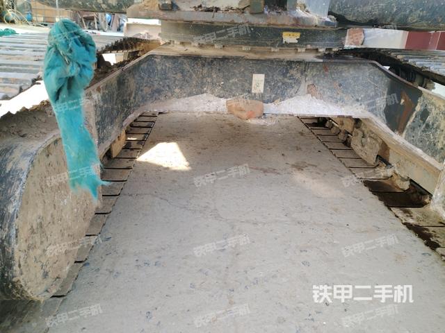 轉(zhuǎn)盤和下車架正前(工作和回轉(zhuǎn)裝置) 轉(zhuǎn)盤和下車架正前(工作和回轉(zhuǎn)裝置)