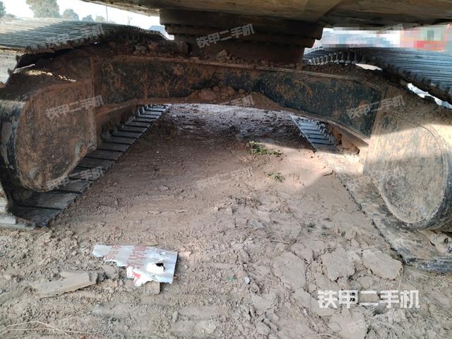 轉(zhuǎn)盤和下車架正前（工作和回轉(zhuǎn)裝置）