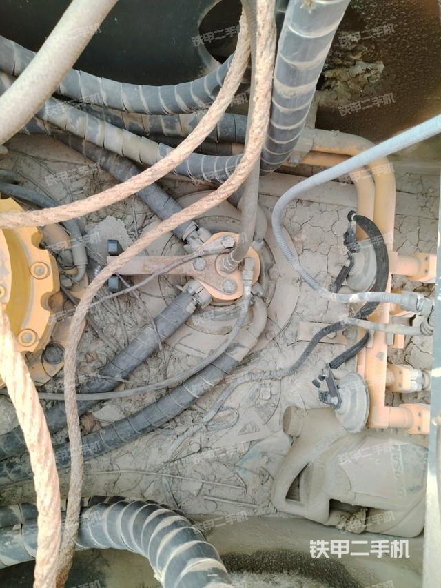 中央回轉(zhuǎn)接頭特寫(xiě)（上車部件）