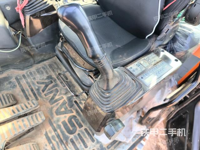 駕駛室左后45度（駕駛室部分）