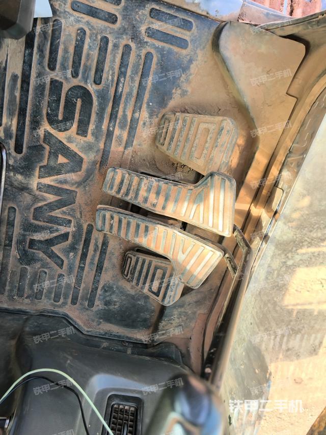 駕駛室左前45度（駕駛室部分）