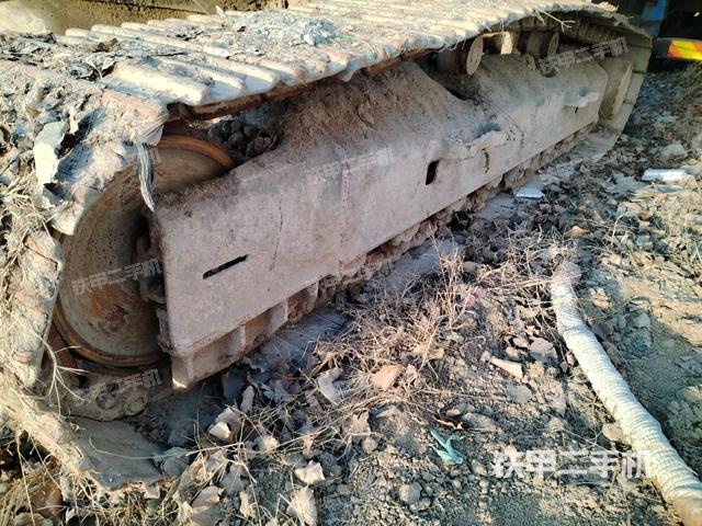 右側(cè)履帶整體(行走機構(gòu)) 右側(cè)履帶整體(行走機構(gòu))