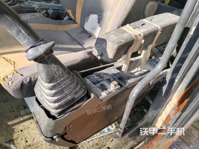座椅左側(cè)控制臺(tái)/音響/含左手柄(駕駛室部分) 座椅左側(cè)控制臺(tái)/音響/含左手柄(駕駛室部分)