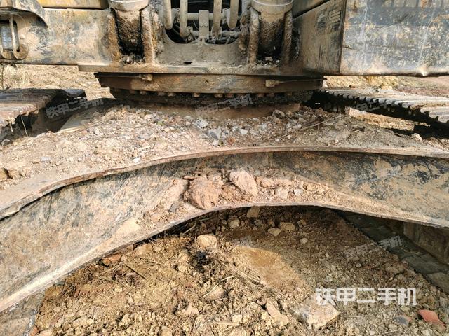 轉(zhuǎn)盤(pán)和下車(chē)架正前(工作和回轉(zhuǎn)裝置) 轉(zhuǎn)盤(pán)和下車(chē)架正前(工作和回轉(zhuǎn)裝置)