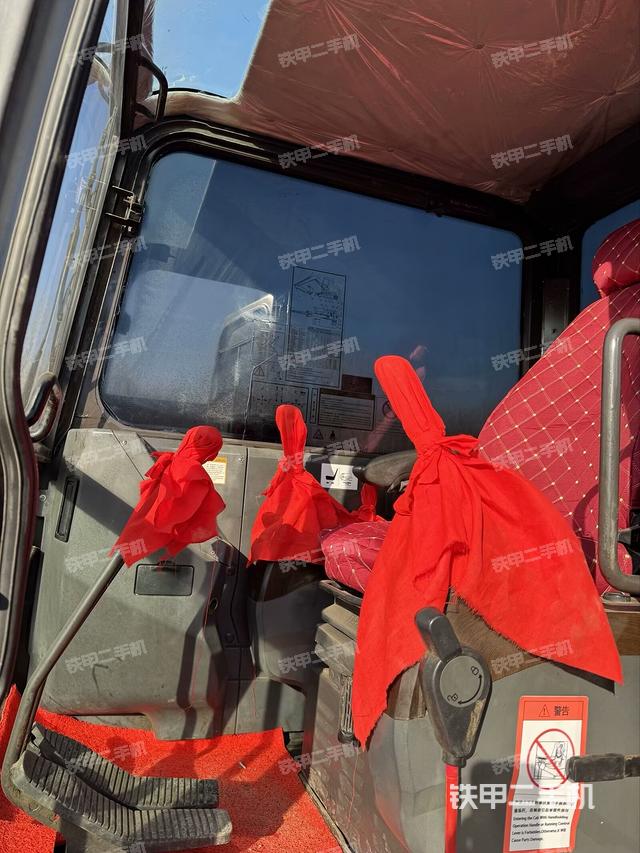 駕駛室頂部（整機外觀）