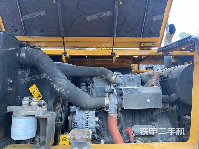 發(fā)動(dòng)機(jī)室（上車部件）