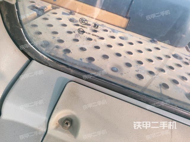 后窗玻璃角標（駕駛室部分）