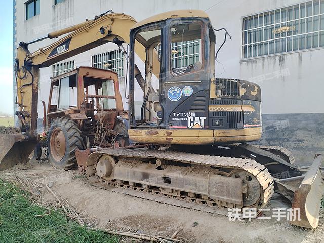 駕駛室頂部(整機外觀) 駕駛室頂部(整機外觀)