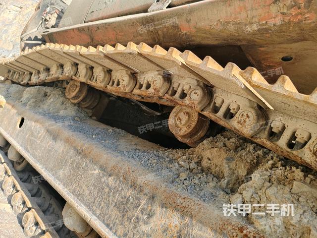 右側(cè)履帶整體(行走機(jī)構(gòu)) 右側(cè)履帶整體(行走機(jī)構(gòu))