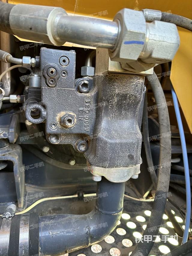 液壓泵艙室正面整體（整機(jī)外觀）