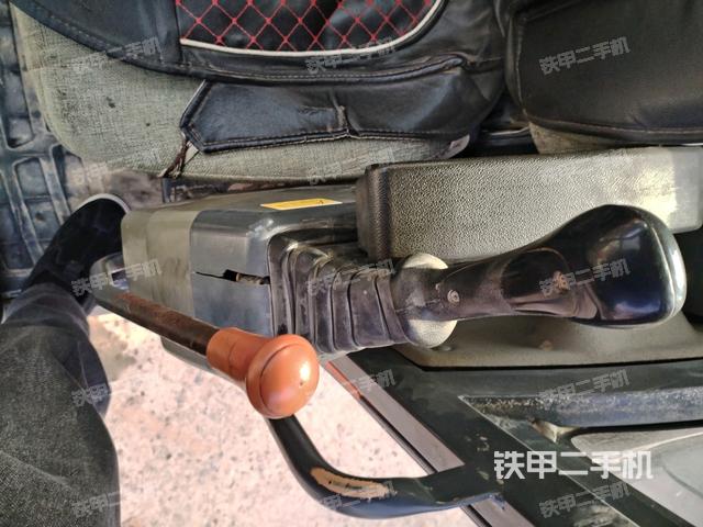 座椅左側(cè)控制臺(tái)/音響/含左手柄(駕駛室部分) 座椅左側(cè)控制臺(tái)/音響/含左手柄(駕駛室部分)
