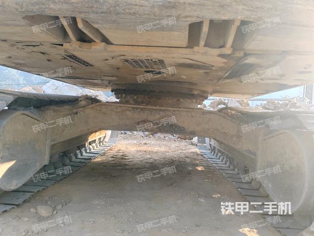 右驅(qū)動(dòng)輪（行走機(jī)構(gòu)）