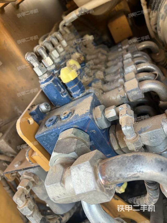 回轉(zhuǎn)馬達和主控閥（整機外觀）