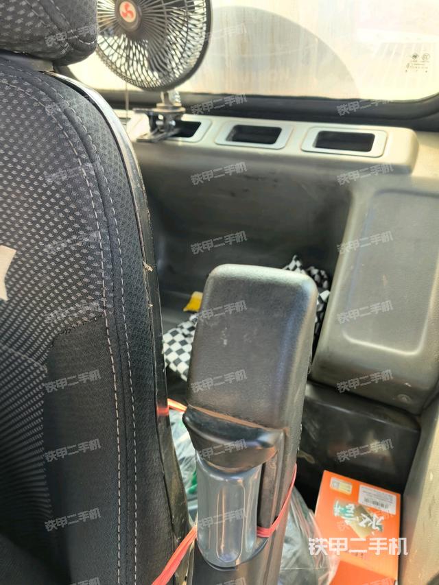 后窗玻璃角標(biāo)（駕駛室部分）