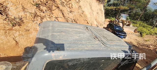 驾驶室顶部（整机外观）