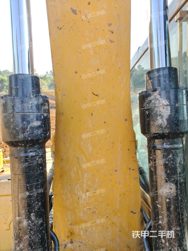 大臂油缸整體?豎拍（工作和回轉(zhuǎn)裝置）